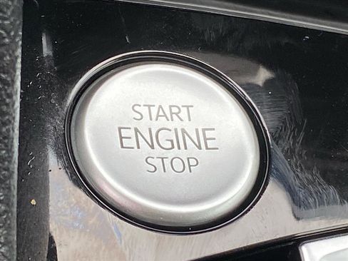 Certified 2023 Volkswagen Taos SE w/ Panoramic Sunroof Package image 18