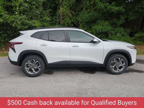 New 2026 Chevrolet Trax LT w/ Driver Confidence Package FWD image 3