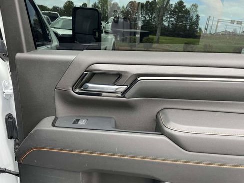 Used 2024 GMC Sierra 2500 AT4 w/ AT4 Premium Plus Package image 27