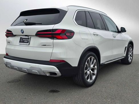 Used 2024 BMW X5 xDrive50e image 3