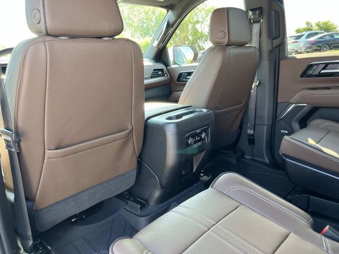 Used 2025 Chevrolet Tahoe High Country RWD image 21
