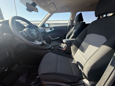 Used 2025 Kia Soul LX w/ LX Technology Package image 24