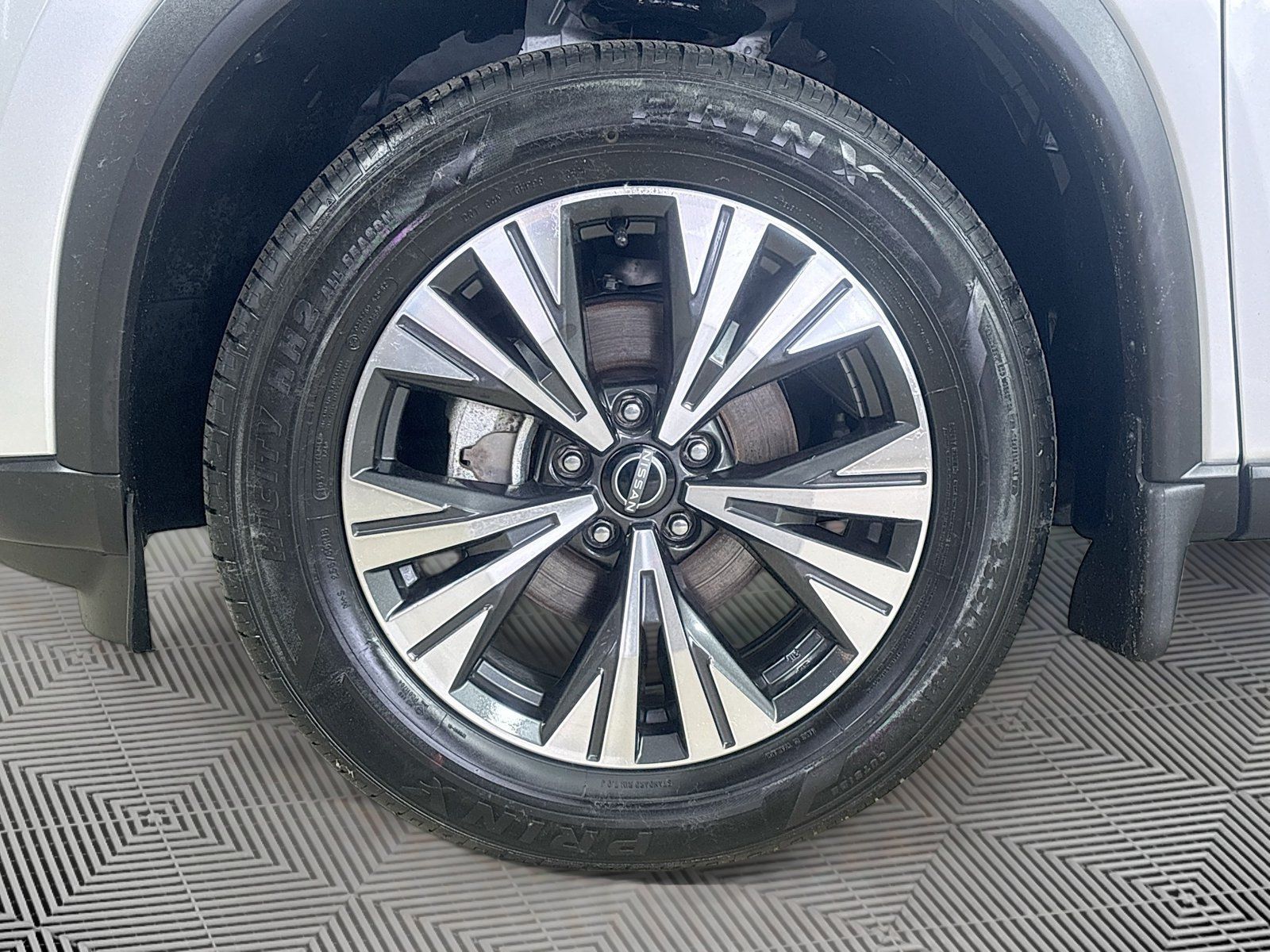 Used 2023 Nissan Rogue SV AWD/4WD image 28