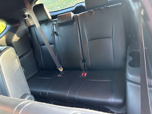 Used 2022 Toyota Highlander XSE FWD image 14
