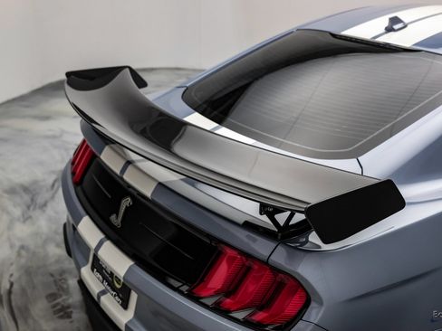 Used 2022 Ford Mustang Shelby GT500 w/ Carbon Fiber Track Pack RWD image 19
