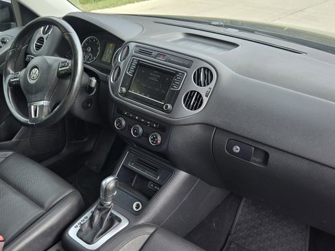 Used 2017 Volkswagen Tiguan S image 23