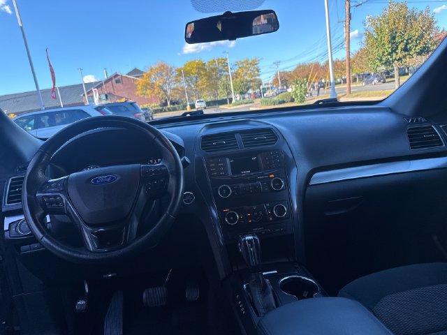 Used 2018 Ford Explorer XLT AWD/4WD image 15
