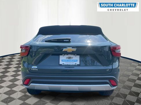 Used 2025 Chevrolet Trax LT FWD image 5