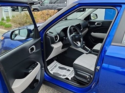 Used 2023 Hyundai Venue SEL image 15