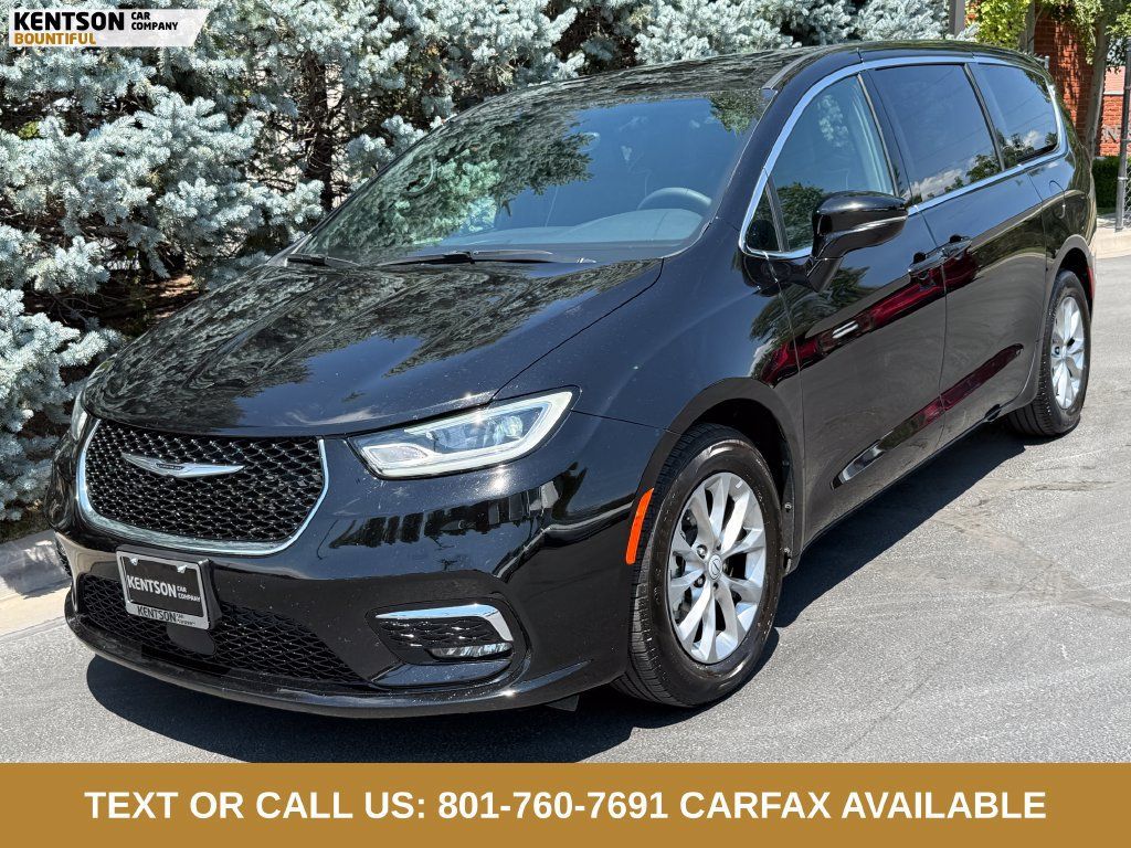 Used 2026 Chrysler Pacifica Limited FWD image 3