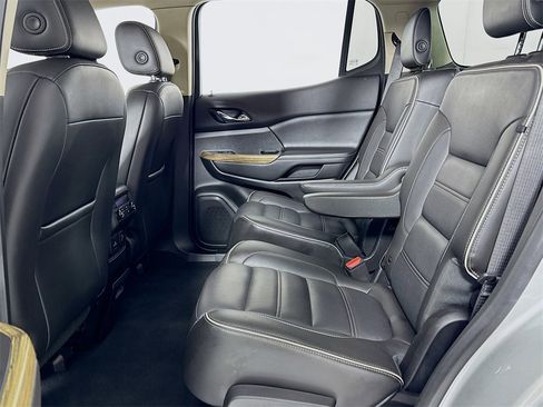 Used 2019 GMC Acadia Denali image 13