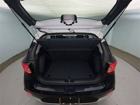 Used 2025 Hyundai Venue Limited image 23