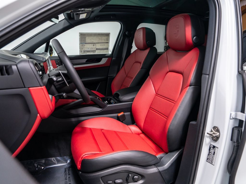 Used 2026 Porsche Cayenne AWD/4WD image 5