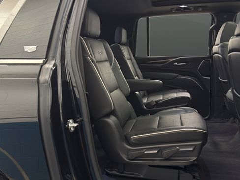 Used 2023 Cadillac Escalade ESV Premium Luxury AWD/4WD image 25