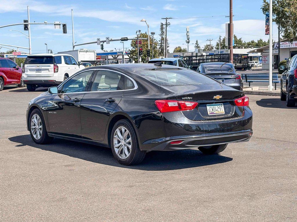 Used 2025 Chevrolet Malibu LT FWD image 2