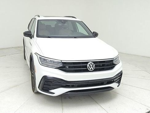 Used 2022 Volkswagen Tiguan SE R-Line image 2