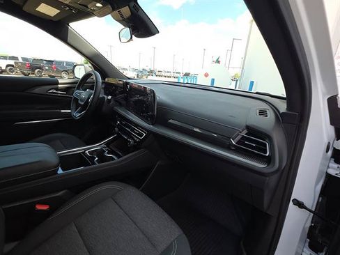 Used 2025 Chevrolet Traverse LT w/ Driver Confidence Package FWD image 14