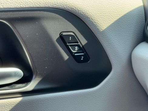 Used 2024 Chrysler Pacifica Touring-L FWD image 21