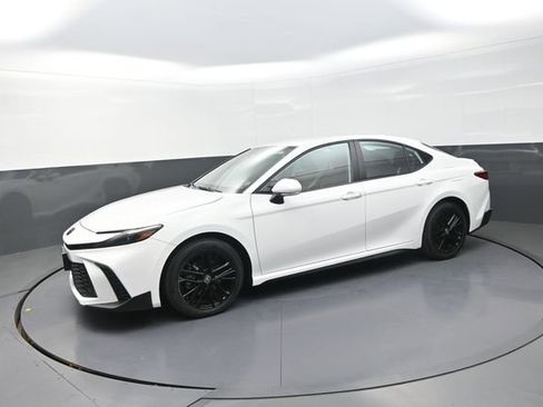 Used 2025 Toyota Camry SE w/ Convenience Package image 49