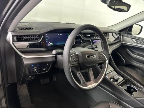 Used 2023 Jeep Grand Cherokee 4WD 4xe image 13