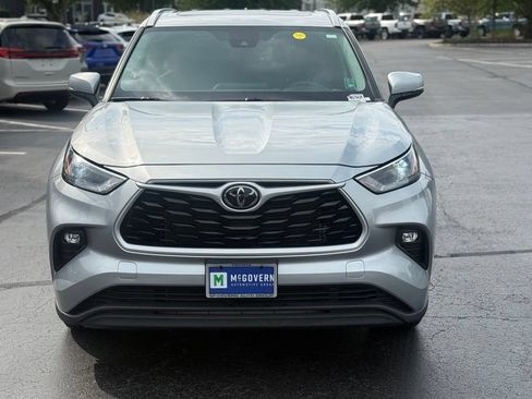 Used 2022 Toyota Highlander XLE AWD/4WD image 10