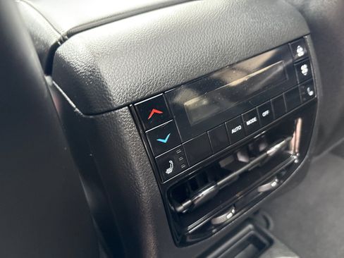 Used 2024 Jeep Grand Cherokee L Limited w/ Luxury Tech Group II image 6