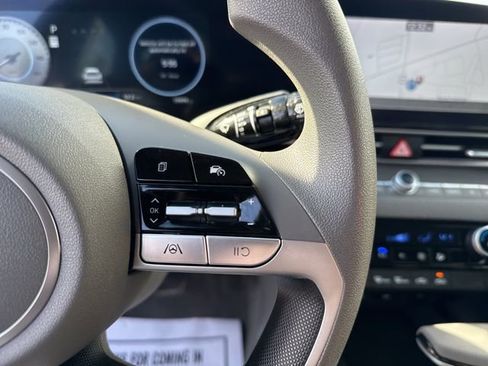 Used 2024 Hyundai Elantra SEL image 25