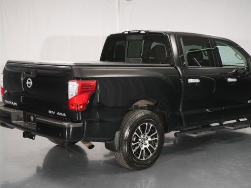 Used 2021 Nissan Titan SV w/ SV Convenience Package image 15