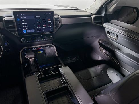 Used 2024 Toyota Tundra Limited image 21
