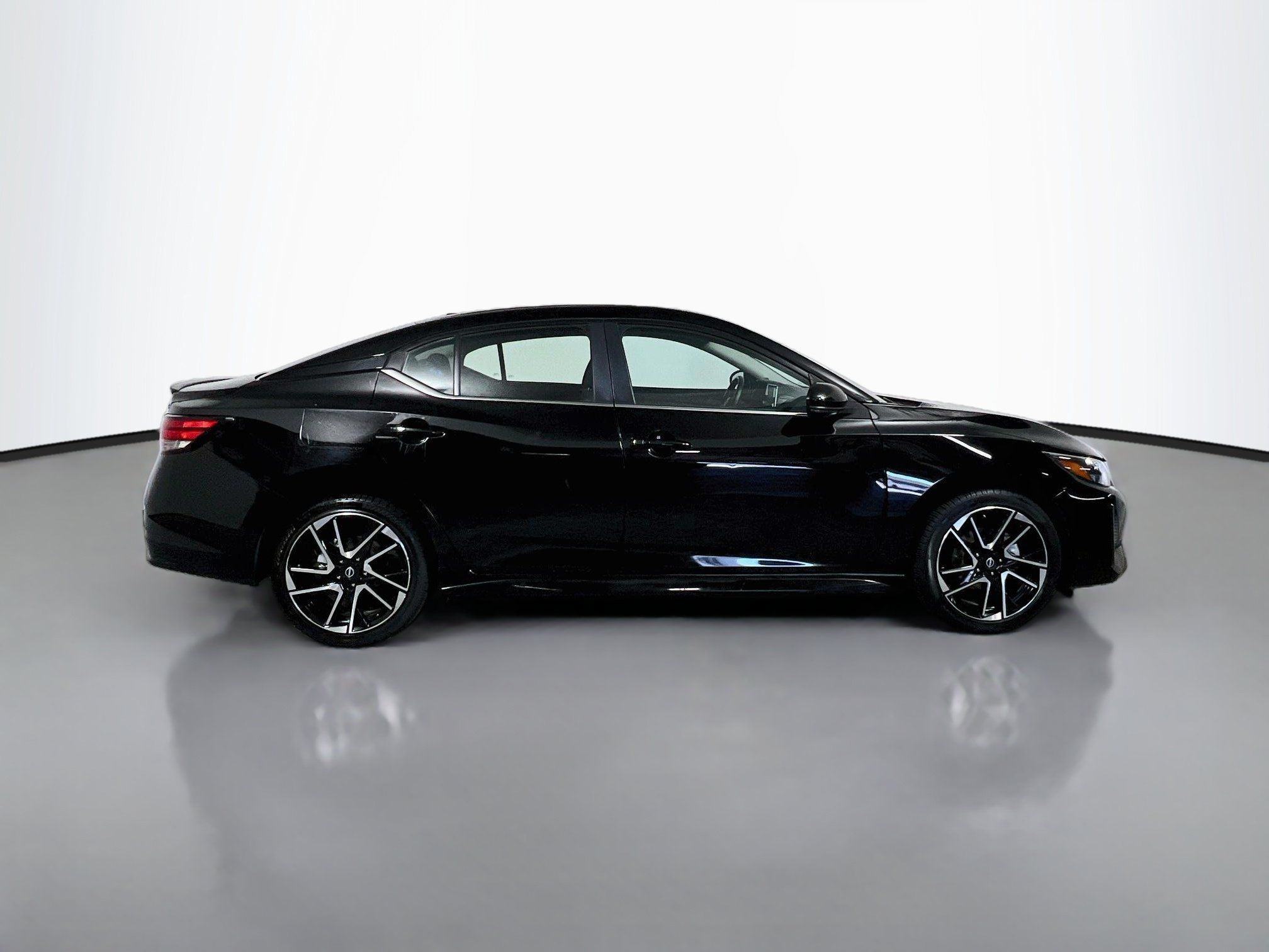Used 2025 Nissan Sentra SR FWD image 3