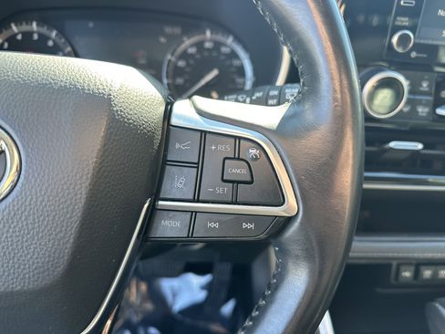 Certified 2021 Toyota Highlander XLE image 20