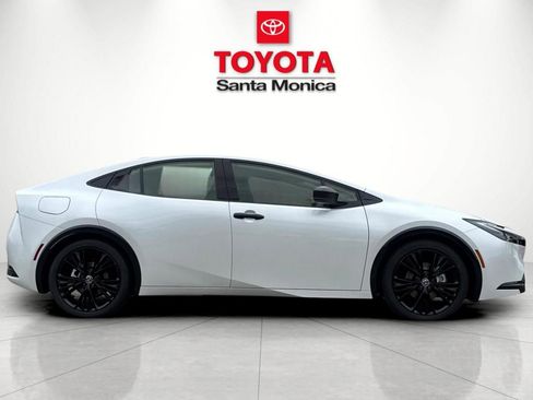 New 2026 Toyota Prius Plug-In Hybrid FWD image 2