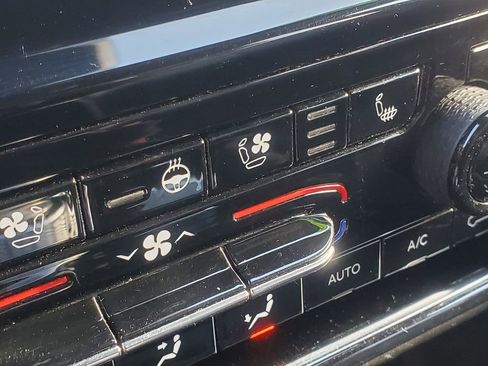 Used 2023 Jeep Grand Cherokee Overland image 28