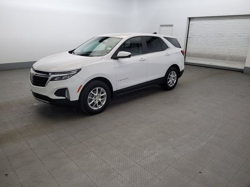 Used 2023 Chevrolet Equinox LT w/ Driver Convenience Package AWD/4WD image 2