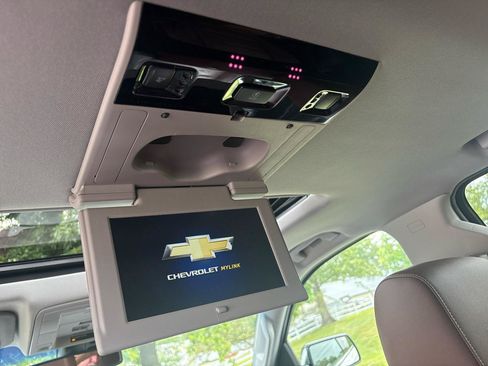 Used 2019 Chevrolet Suburban Premier w/ Premier Plus Edition AWD/4WD image 15