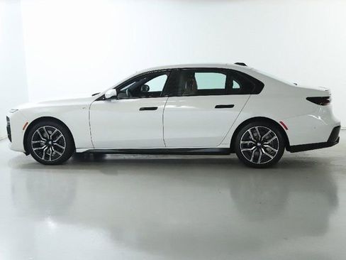 Used 2025 BMW 740i xDrive image 41
