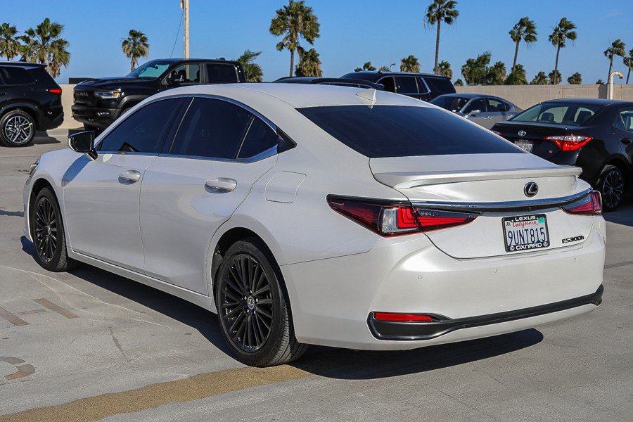 Used 2025 Lexus ES 300h w/ Premium Package FWD image 5