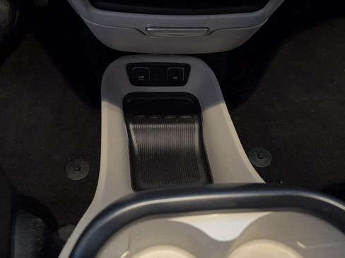 Used 2018 Chrysler Pacifica Touring-L FWD image 26