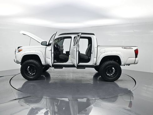 Used 2022 Toyota Tacoma SR AWD/4WD image 28