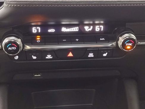 Used 2021 MAZDA MAZDA3 Hatchback w/Premium Plus Pkg image 30