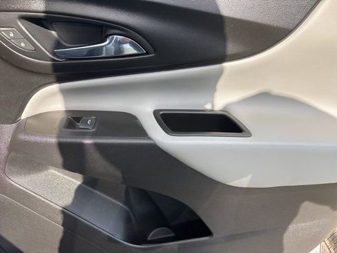 Used 2020 Chevrolet Equinox LS w/ LS Convenience Package image 39