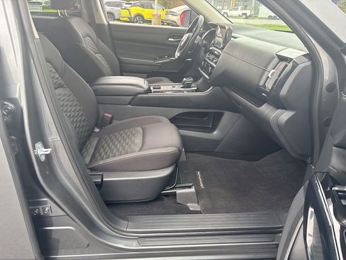 Used 2022 Nissan Pathfinder SV AWD/4WD image 28