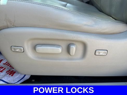 Used 2012 Toyota Highlander Limited w/ Tow Pkg AWD/4WD image 16