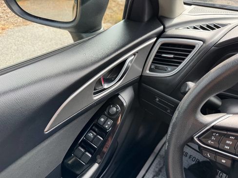 Used 2018 MAZDA MAZDA3 Sport image 46