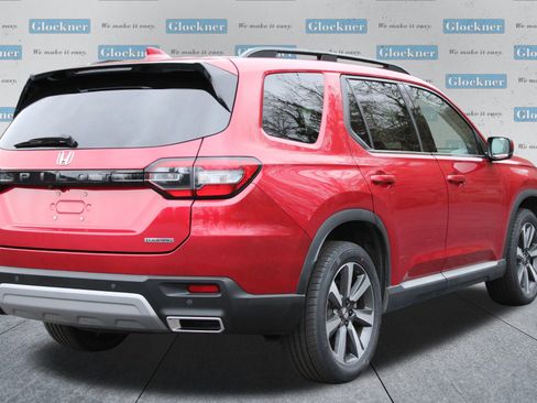 Used 2024 Honda Pilot Touring image 6