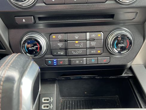 Used 2018 Ford F150 Platinum w/ Equipment Group 701A Luxury AWD/4WD image 30