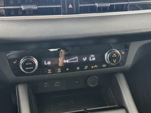 Used 2024 Mitsubishi Outlander SE AWD/4WD image 24
