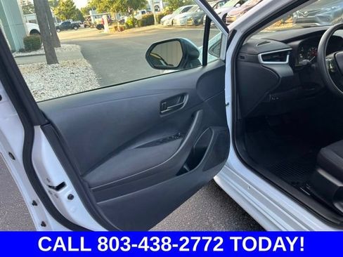 Used 2025 Toyota Corolla LE FWD image 5