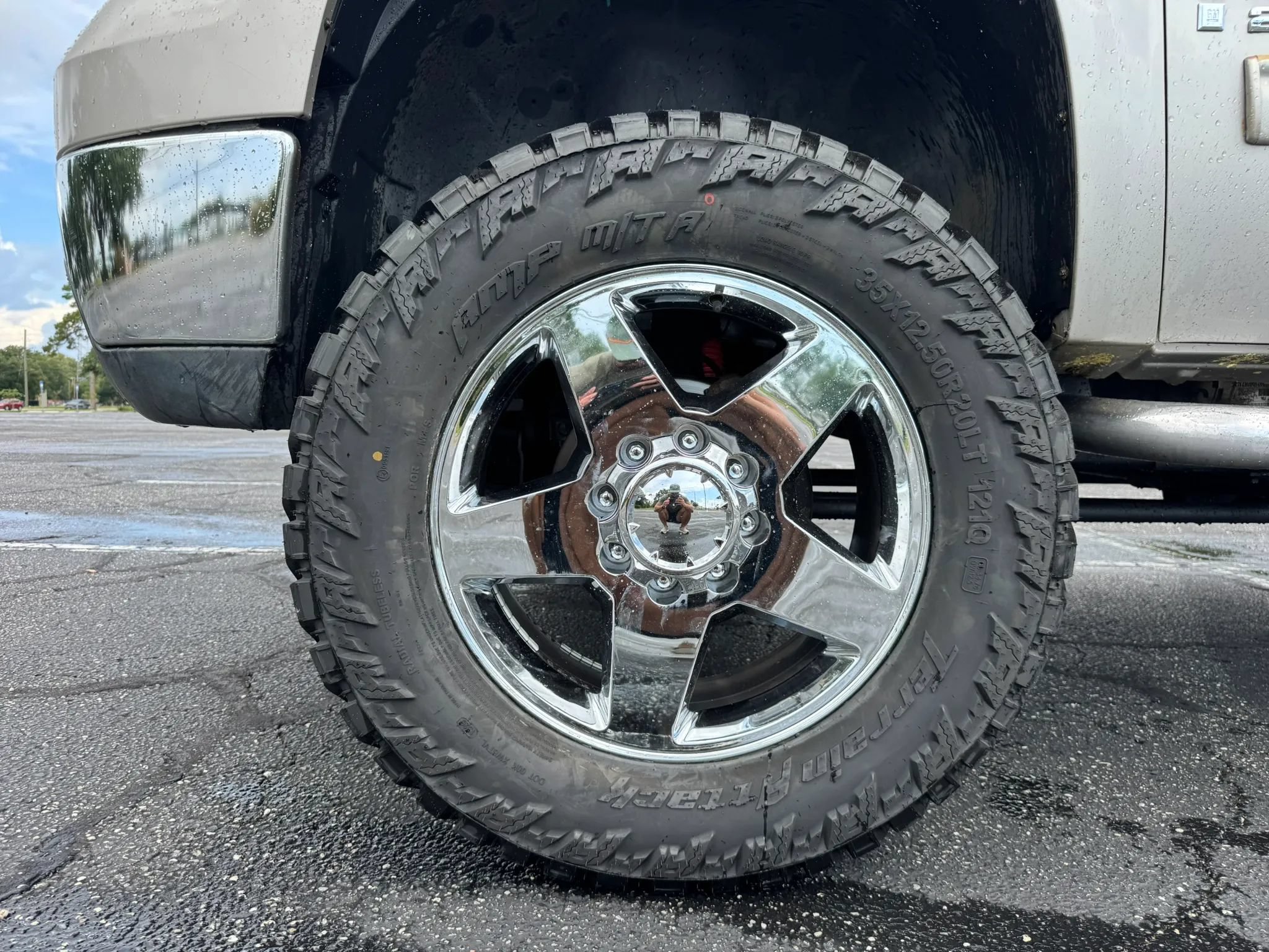 Used 2008 GMC Sierra 2500 SLT w/ Z71 Off-Road Package AWD/4WD image 11