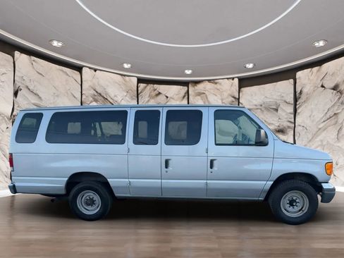 Used 2006 Ford E-350 and Econoline 350 XLT RWD image 4